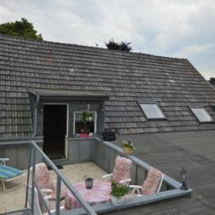 Фотографии гостевого дома
Roofed Farmhouse in Juchen with private terrace and garden