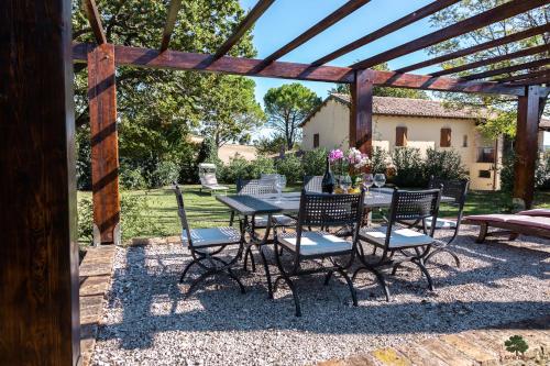 Фотография гостевого дома Ca' le cerque, villa surrounded by the Marche nature