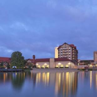 Фотографии гостиницы
Sheraton Westport Lakeside Chalet