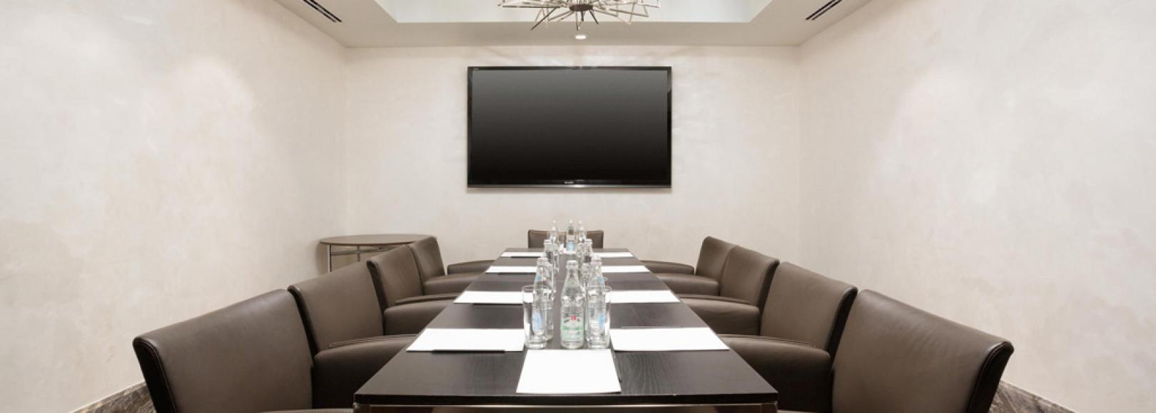 Фотография комнаты для переговоров Локарно