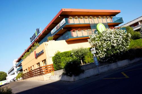 Фотография гостиницы Campanile Nîmes Centre Mas-Carbonnel