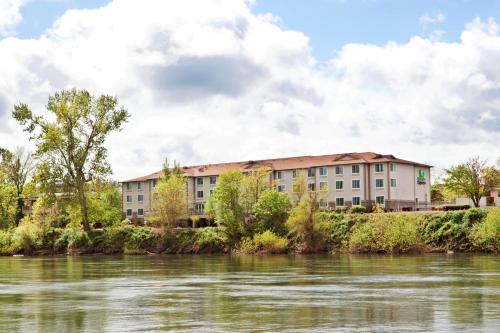 Фотография гостиницы Holiday Inn Express Corvallis-On the River, an IHG Hotel