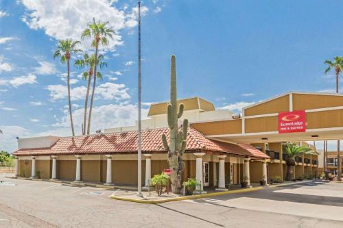 Фотография гостиницы Econo Lodge Inn & Suites Mesa