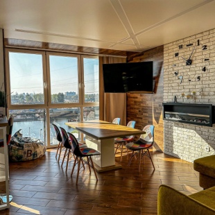 Фотография квартиры Апартаменты GEOMETRY - Просторная квартира с панорамным видом на реку в центре