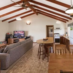 Фотография гостевого дома Footprints at Carrickalinga - 31 Solitude Drive