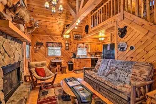 Фотография гостевого дома Heidelberg Inn with Deck and Hot Tub, Less Than half Mi to Main St