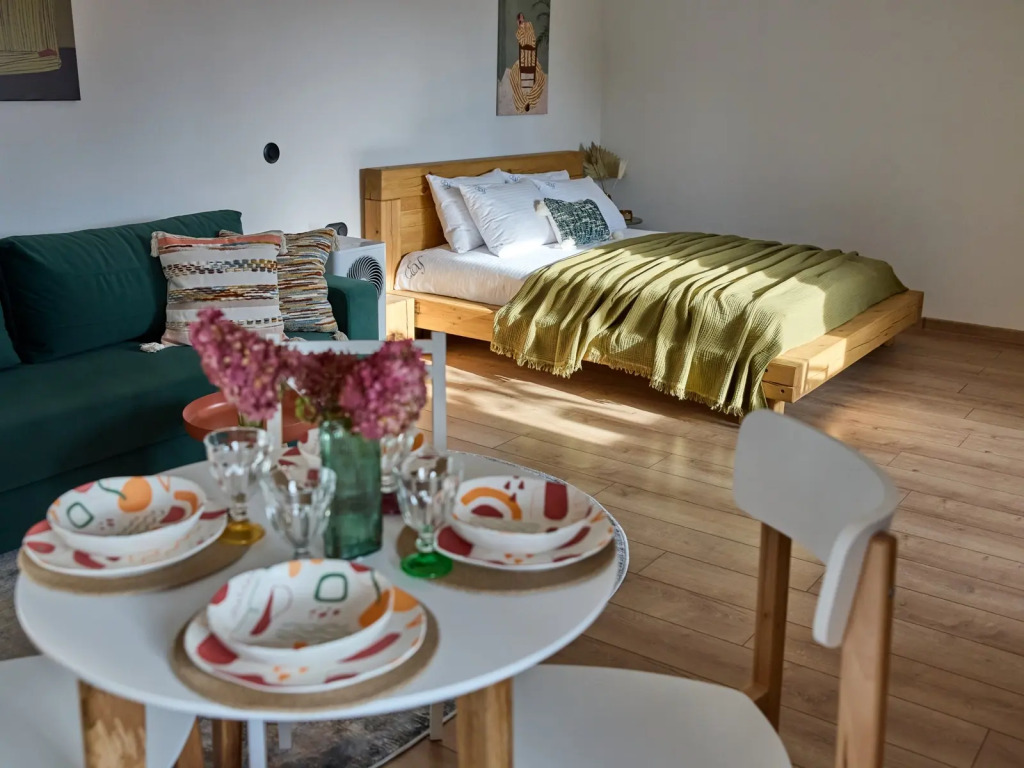 Фотография квартиры Апартаменты Яркая новая студия ЕвроУют в самом центре