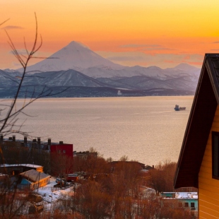Фотография Коттеджа Частный дом в Городе с Видом на Закат Вулканы Бухту