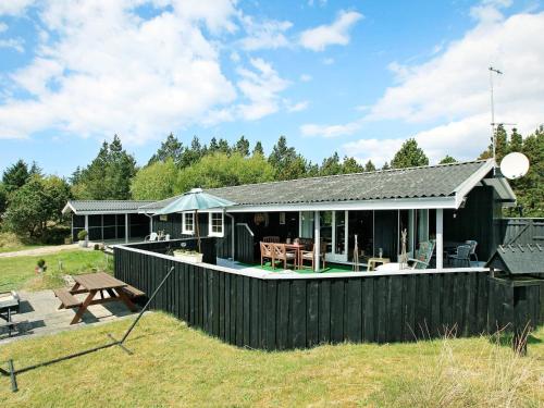 Фотографии гостевого дома
Three-Bedroom Holiday home in Blåvand 3