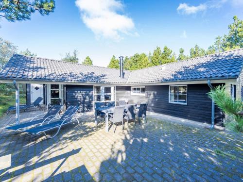 Фотография гостевого дома Holiday home Blåvand CCXLV