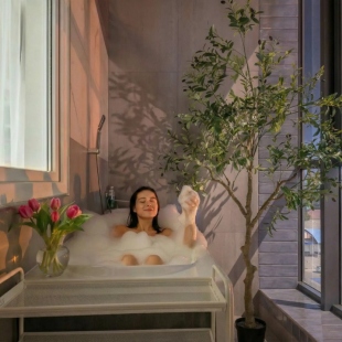 Фотография квартиры Апартаменты Эксклюзивные с ванной на балконе и видом на Marriott в ЖК Центральный
