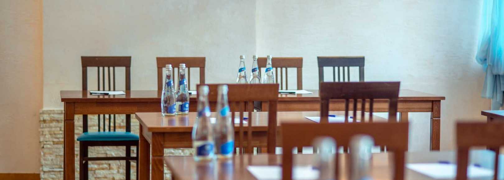 Фотография конференц-зала Зал для проведения собраний и переговоров