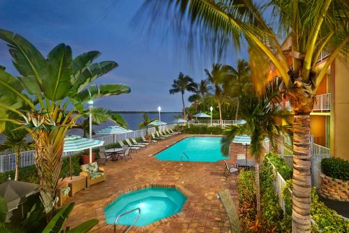 Фотографии гостиницы 
            Fairfield Inn and Suites by Marriott Palm Beach