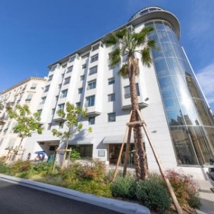 Фотография гостиницы Goldstar Apartments & Suites