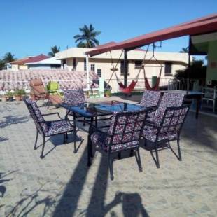 Фотографии гостиницы
The Red Hut Inn