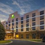 Фотография гостиницы Holiday Inn Hotel & Suites Bolingbrook, an IHG Hotel