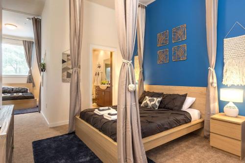 Фотография квартиры Trifecta 10 Min Walk to 7th St Market Superhost