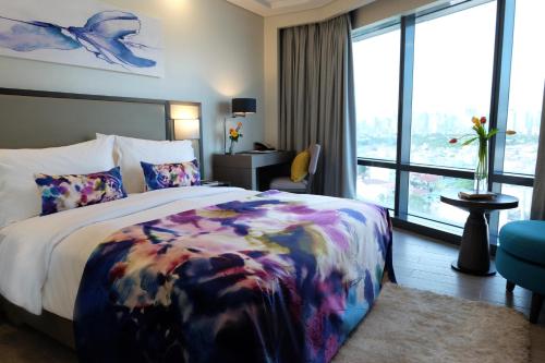 Фотография гостиницы Savoy Hotel Manila - Multiple Use Hotel