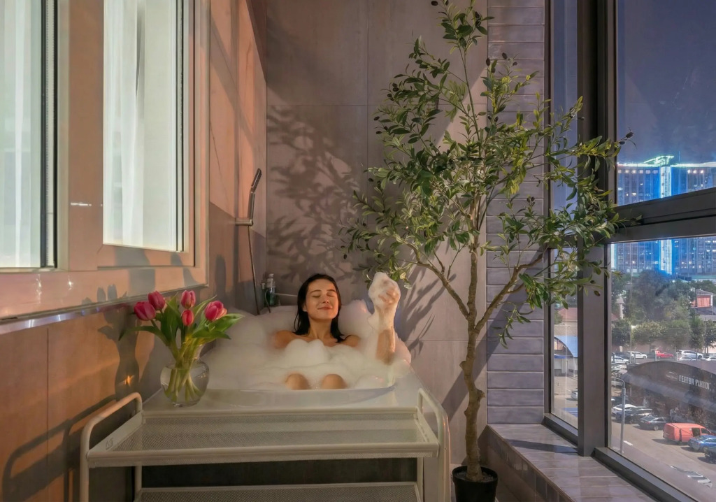 Фотография квартиры Апартаменты Эксклюзивные с ванной на балконе и видом на Marriott в ЖК Центральный