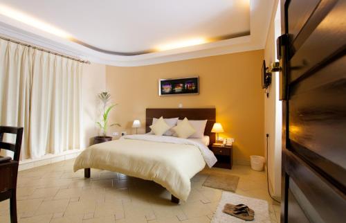 Фотография гостиницы Capital Heights Hotel