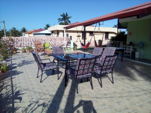 Фотография гостиницы The Red Hut Inn