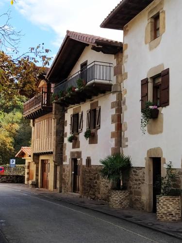 Фотографии гостевого дома 
            Casa Rural Mizkerrenea, Ituren, Navarra
