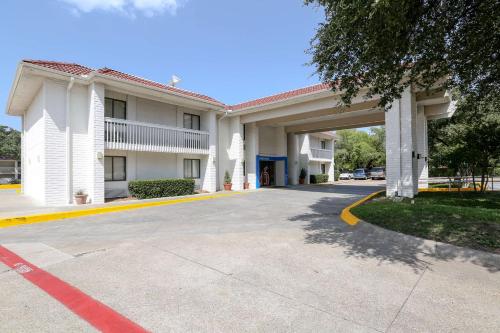 Фотография гостиницы Motel 6-Addison, TX - Dallas