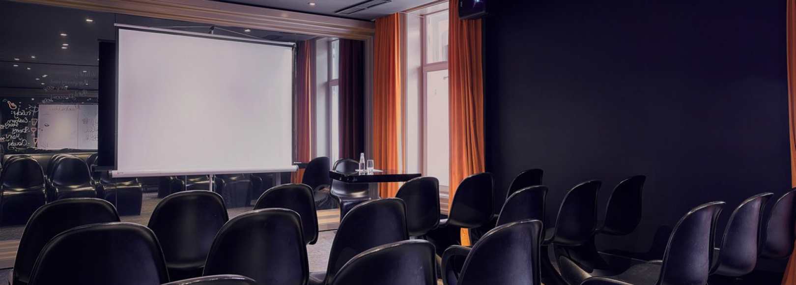 Фотография конференц-зала Nove