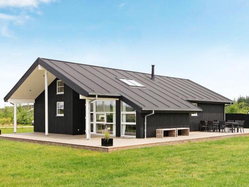 Фотография гостевого дома Three-Bedroom Holiday home in Brovst 33