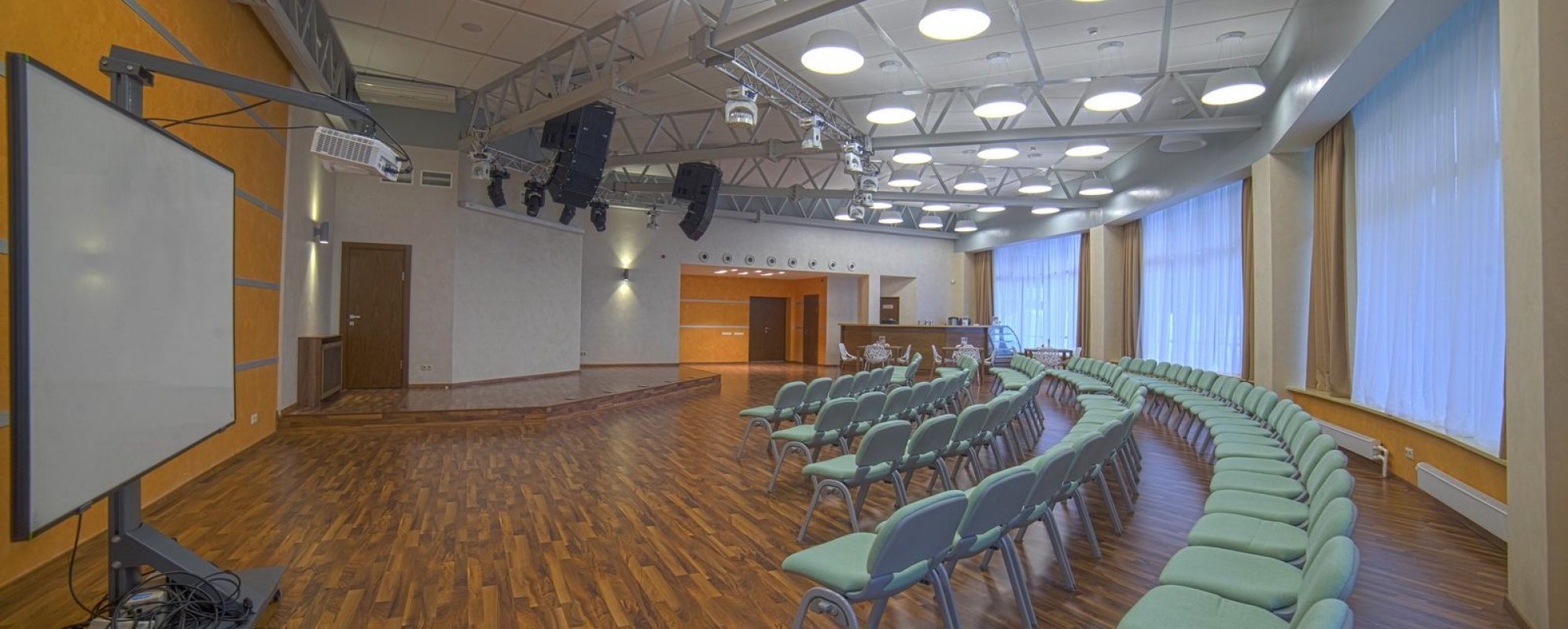 Фотографии конференц-зала Актовый зал Дома творчества