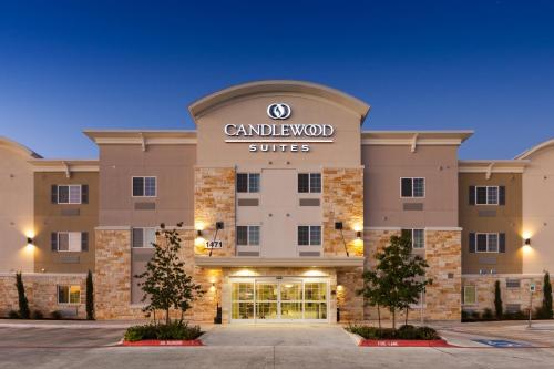 Фотография гостиницы Candlewood Suites New Braunfels, an IHG Hotel