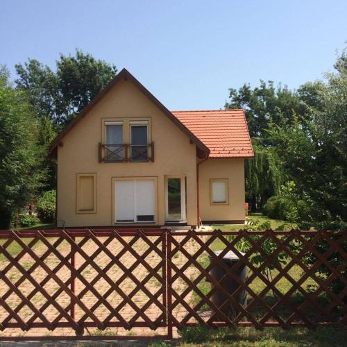 Фотография гостевого дома Szigliget Strand mellet levő, csendes, kényelmes ház