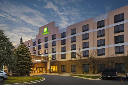 Фотография гостиницы Holiday Inn Hotel & Suites Bolingbrook, an IHG Hotel