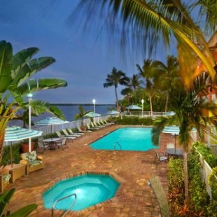 Фотография гостиницы Fairfield Inn and Suites by Marriott Palm Beach