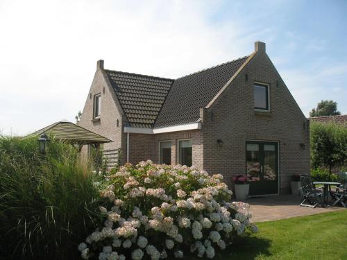 Фотография гостевого дома Nice house with a dishwasher, near the Wadden Sea