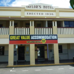 Фотография гостиницы Taylors Hotel