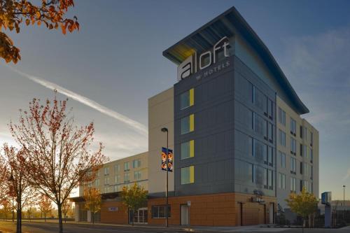 Фотография гостиницы Aloft Portland Airport Hotel at Cascade Station