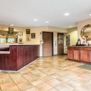 Фотография гостиницы Econo Lodge Inn & Suites