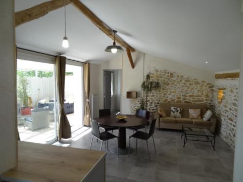 Фотография гостевого дома Acienne bergerie cévenole avec spa