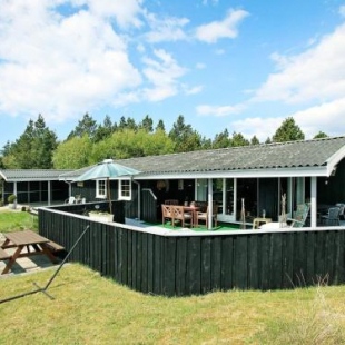 Фотография гостевого дома Three-Bedroom Holiday home in Blåvand 3