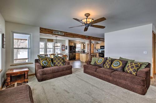 Фотография гостевого дома Bright Shawano Lake Oasis - Walk to Boat Launch!