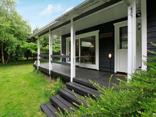 Фотография гостевого дома Three-Bedroom Holiday home in Sæby 1