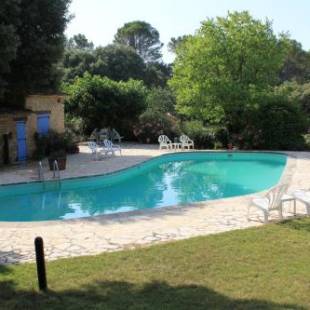 Фотографии гостевого дома 
            Les Messugues Mas in Provence with shared pool nature calm space