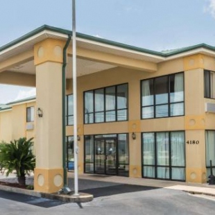 Фотография гостиницы Days Inn by Wyndham Montgomery