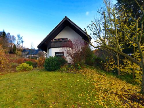 Фотография гостевого дома Very cosy holiday home in Olsberg with wood stove, garden, balcony and carport