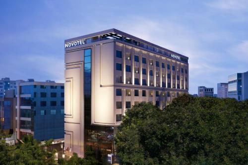 Фотография гостиницы Novotel Chennai Chamiers Road