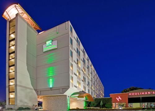 Фотография гостиницы Holiday Inn At the Campus, an IHG Hotel