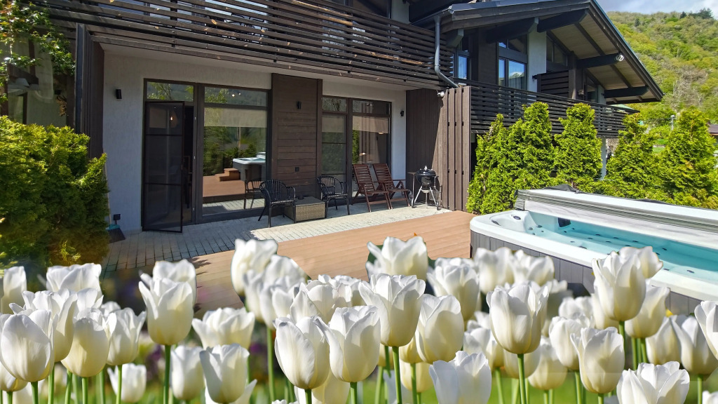 Фотография Коттеджа Частный дом с Сауной Панорамными Окнами и Открытой Террасой в Красной Поляне