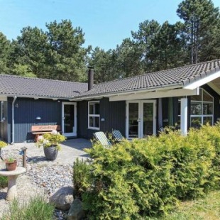 Фотография гостевого дома Four-Bedroom Holiday home in Rødby 2