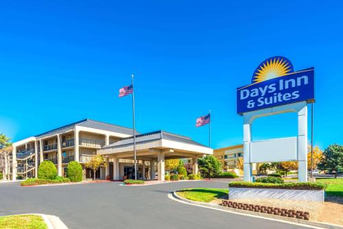 Фотография гостиницы Days Inn & Suites by Wyndham Albuquerque North